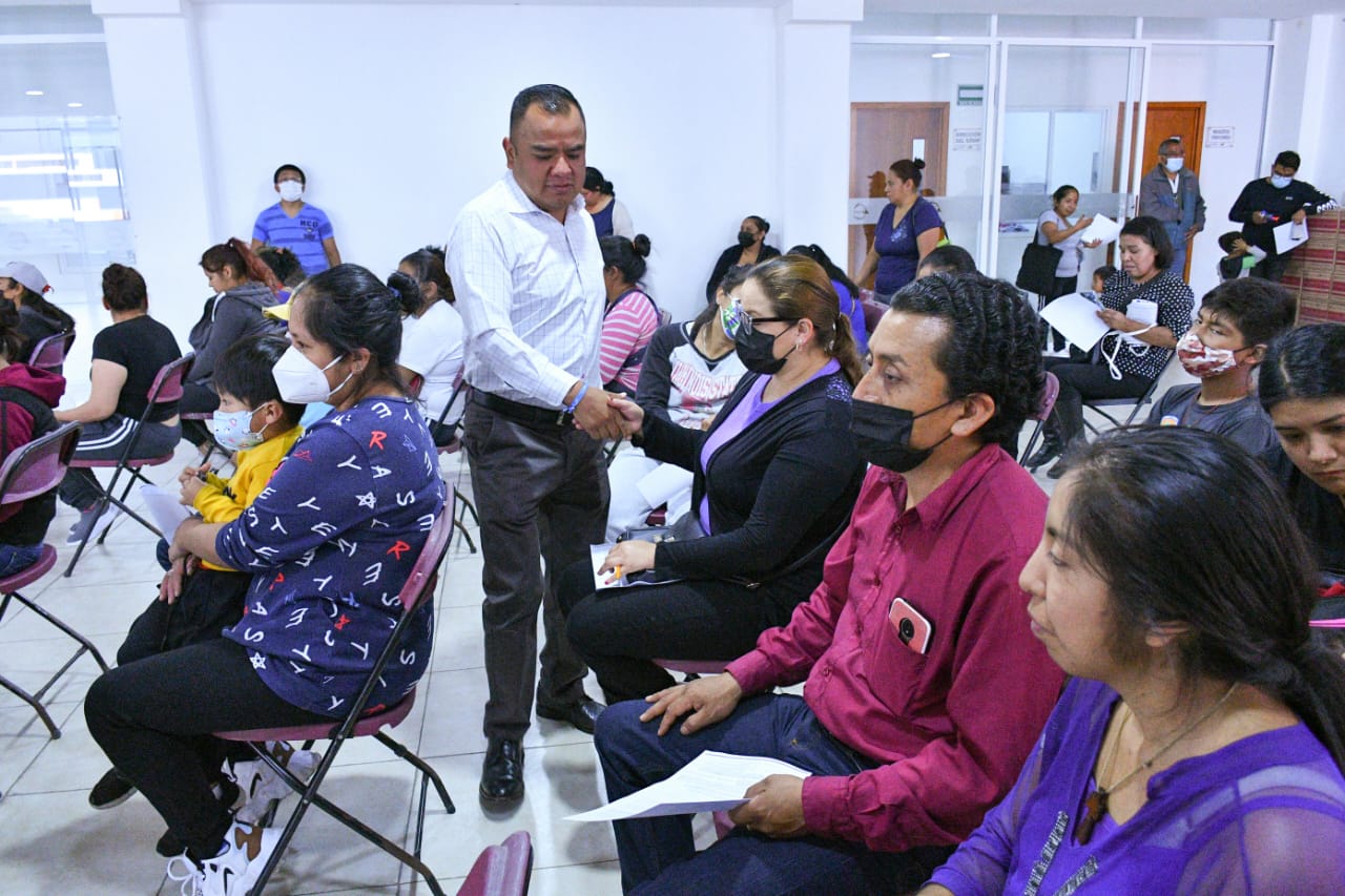 Entrega alcalde Ángelo Gutiérrez despensas a familias en vulnerabilidad de Apetatitlán